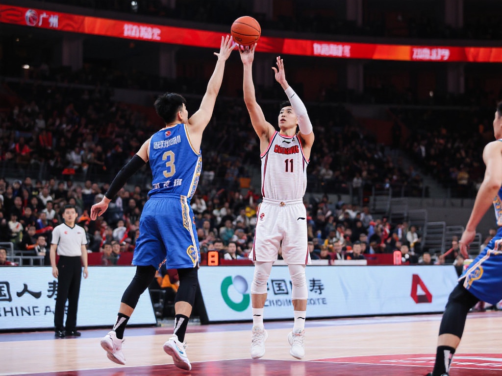 于米提领投“三分雨”,广州主场大胜福建 篮球赛场上,常常是一记精准的投篮、一段燃